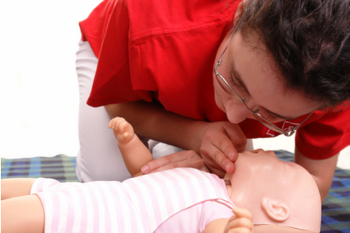 Here Is How To Perform CPR On A Young Child check response